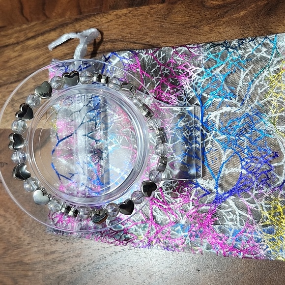 Handmade Silver Heart Beaded Bracelet - Picture 6 of 6